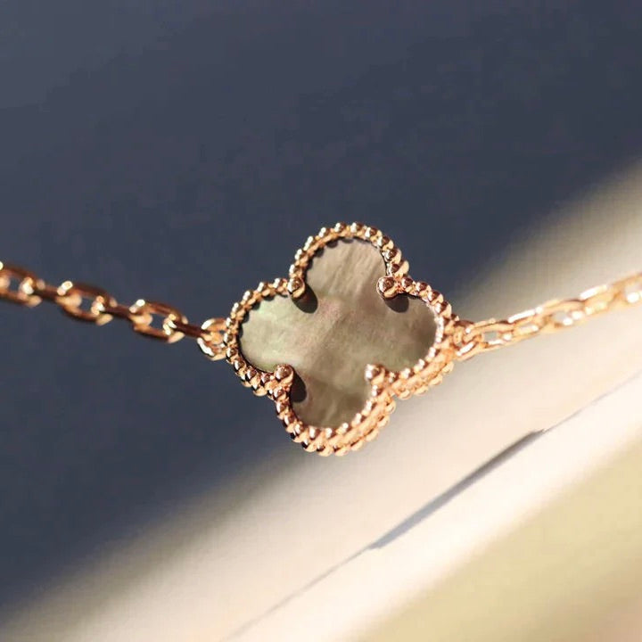 [Moco]CLOVER 20 MOTIFS DARK MOP DIAMOND HALSKETTE