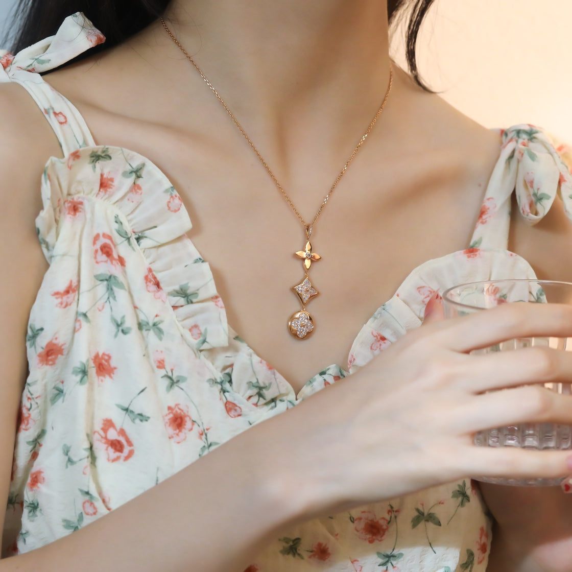 [Moco]Stern- und Sonnen-Diamant-Roségold-Halskette