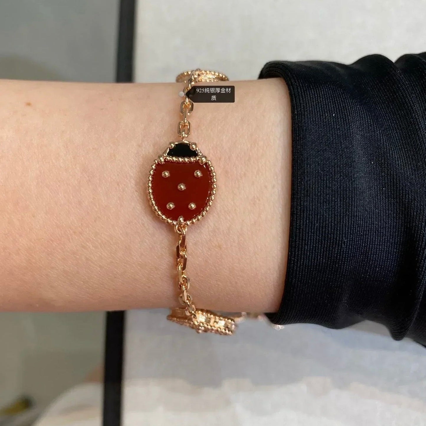 [Moco]Armband mit 5 Glücksmotiven
