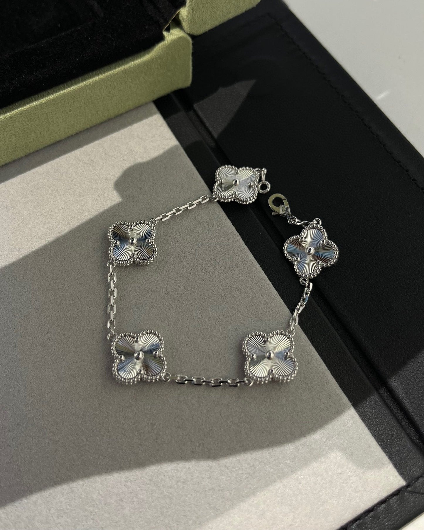 [Moco]クローバー シルバー 5モチーフ ブレスレット