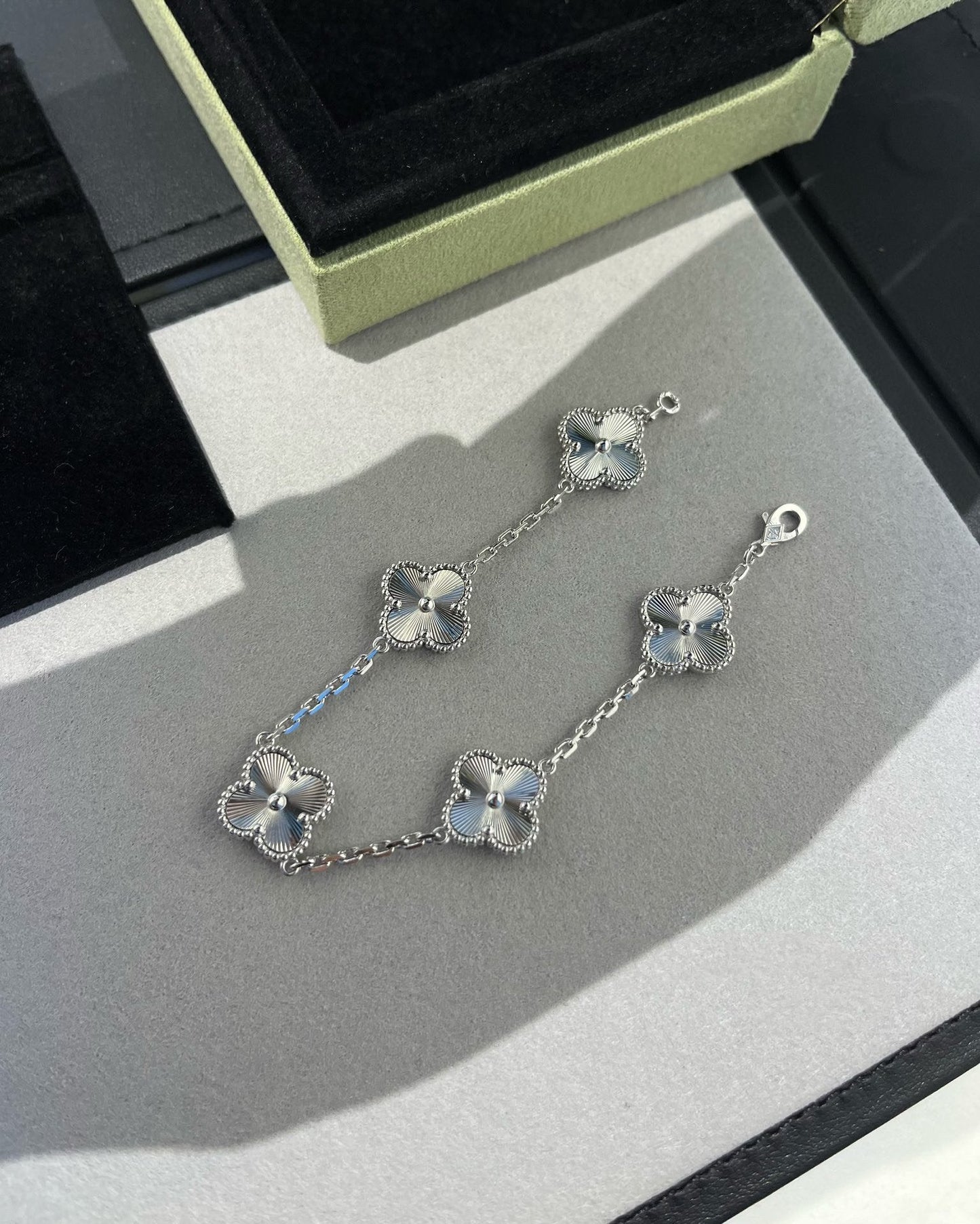 [Moco]クローバー シルバー 5モチーフ ブレスレット